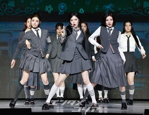 【フォト】Hearts2Hearts、キレキレのダンス…「Golden」の振付師がパフォーマンスに参加