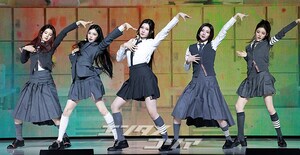 【フォト】Hearts2Hearts、キレキレのダンス…「Golden」の振付師がパフォーマンスに参加