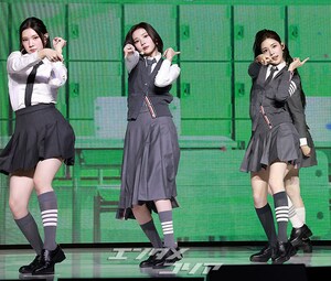 【フォト】Hearts2Hearts、キレキレのダンス…「Golden」の振付師がパフォーマンスに参加