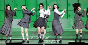 【フォト】Hearts2Hearts、キレキレのダンス…「Golden」の振付師がパフォーマンスに参加