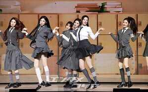 【フォト】Hearts2Hearts、キレキレのダンス…「Golden」の振付師がパフォーマンスに参加