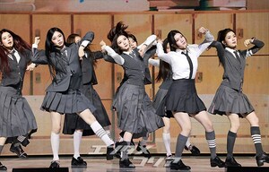 【フォト】Hearts2Hearts、キレキレのダンス…「Golden」の振付師がパフォーマンスに参加