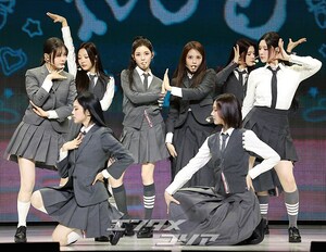 【フォト】Hearts2Hearts、キレキレのダンス…「Golden」の振付師がパフォーマンスに参加