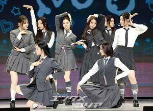 【フォト】Hearts2Hearts、キレキレのダンス…「Golden」の振付師がパフォーマンスに参加