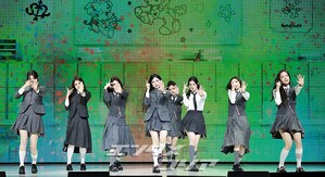 【フォト】Hearts2Hearts、キレキレのダンス…「Golden」の振付師がパフォーマンスに参加