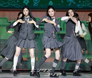 【フォト】Hearts2Hearts、キレキレのダンス…「Golden」の振付師がパフォーマンスに参加