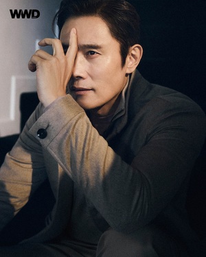 【フォト】イ・ビョンホン「唯一無二の俳優」…品格ある男らしさアピール