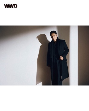 【フォト】イ・ビョンホン「唯一無二の俳優」…品格ある男らしさアピール