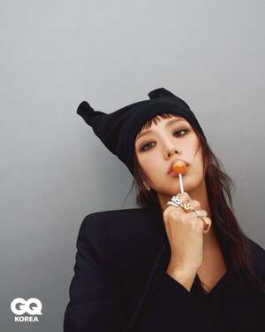 【フォト】BLACKPINKジス、スモーキーメイクで妖艶な眼差し…無限の美しさ