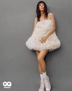 【フォト】BLACKPINKジス、スモーキーメイクで妖艶な眼差し…無限の美しさ