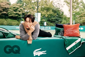 【フォト】EXOカイ、テニスコートで輝くビジュアル…エネルギーに満ちた姿