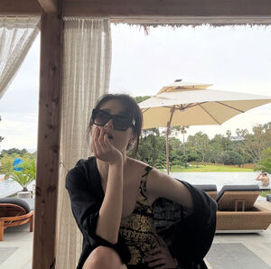 水着姿のパク・ハソン、済州道で上品な美しさアピール