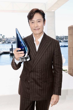 「Artist of Distinction」にイ・ビョンホン、トロントに続いて米ニューポートビーチ映画祭でも受賞