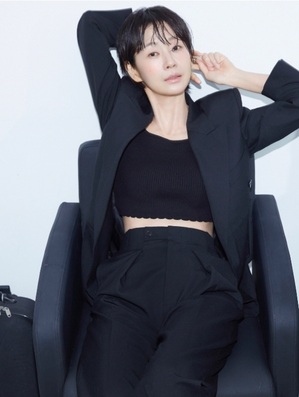 【フォト】ミョン・セビン、プロフィール写真公開…50歳のまばゆい童顔