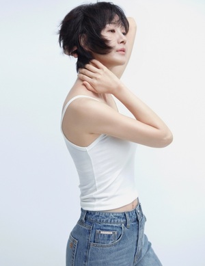 【フォト】ミョン・セビン、プロフィール写真公開…50歳のまばゆい童顔