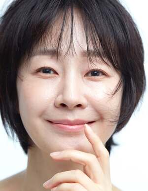 【フォト】ミョン・セビン、プロフィール写真公開…50歳のまばゆい童顔