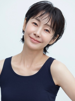 【フォト】ミョン・セビン、プロフィール写真公開…50歳のまばゆい童顔