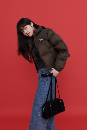 【フォト】ノ・ユンソ、冬のあったかコーデ…スタイリッシュなビジュアル完成