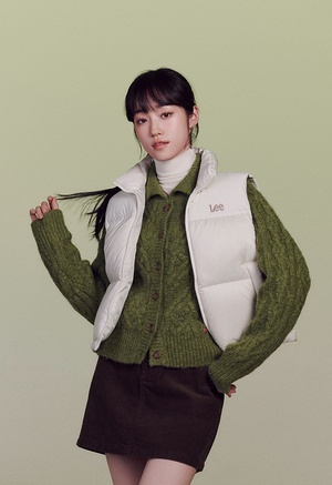 【フォト】ノ・ユンソ、冬のあったかコーデ…スタイリッシュなビジュアル完成