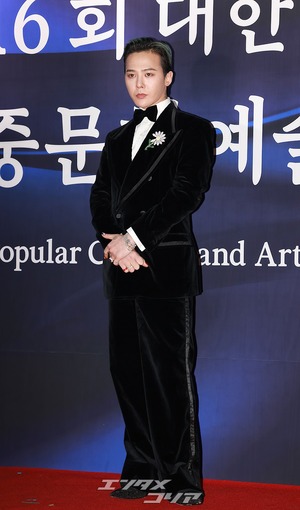 【フォト】G-DRAGONに玉冠文化勲章、最年少の快挙…高級感あるスタイルで登場