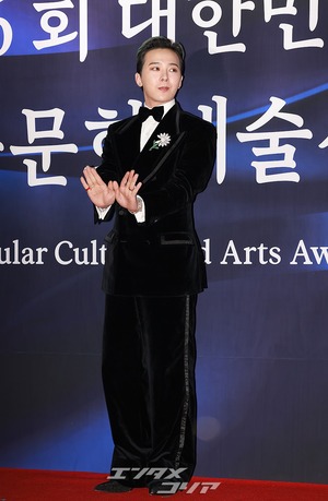 【フォト】G-DRAGONに玉冠文化勲章、最年少の快挙…高級感あるスタイルで登場