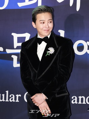 【フォト】G-DRAGONに玉冠文化勲章、最年少の快挙…高級感あるスタイルで登場