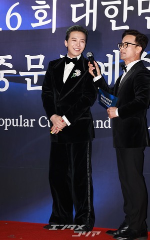 【フォト】G-DRAGONに玉冠文化勲章、最年少の快挙…高級感あるスタイルで登場