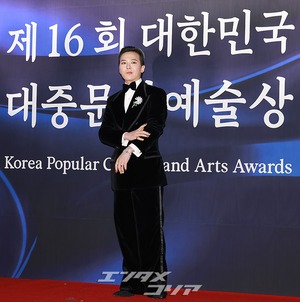 【フォト】G-DRAGONに玉冠文化勲章、最年少の快挙…高級感あるスタイルで登場