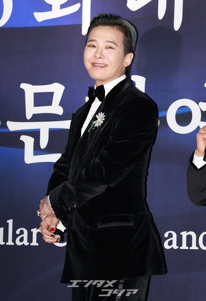 【フォト】G-DRAGONに玉冠文化勲章、最年少の快挙…高級感あるスタイルで登場