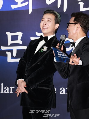 【フォト】G-DRAGONに玉冠文化勲章、最年少の快挙…高級感あるスタイルで登場