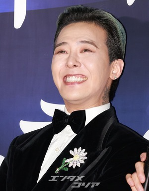 【フォト】G-DRAGONに玉冠文化勲章、最年少の快挙…高級感あるスタイルで登場