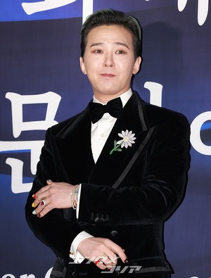 【フォト】G-DRAGONに玉冠文化勲章、最年少の快挙…高級感あるスタイルで登場