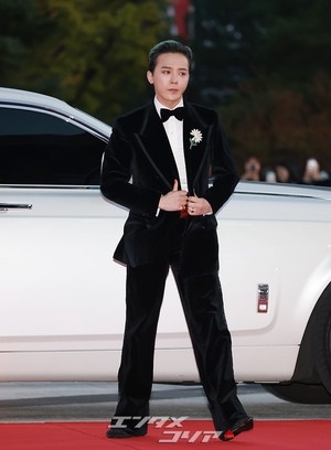 【フォト】G-DRAGONに玉冠文化勲章、最年少の快挙…高級感あるスタイルで登場