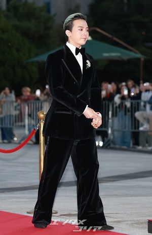 【フォト】G-DRAGONに玉冠文化勲章、最年少の快挙…高級感あるスタイルで登場