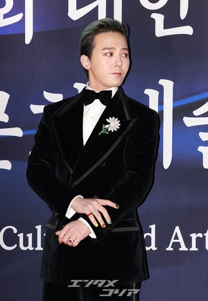【フォト】G-DRAGONに玉冠文化勲章、最年少の快挙…高級感あるスタイルで登場