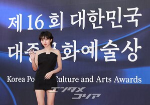 【フォト】i-dleソヨン、グループを代表して出席…文化体育観光部長官表彰受ける