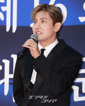 【フォト】デビュー20周年の東方神起、大統領表彰受ける