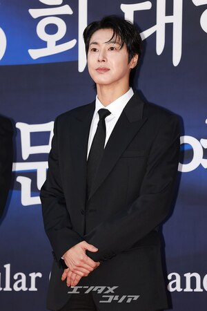 【フォト】デビュー20周年の東方神起、大統領表彰受ける