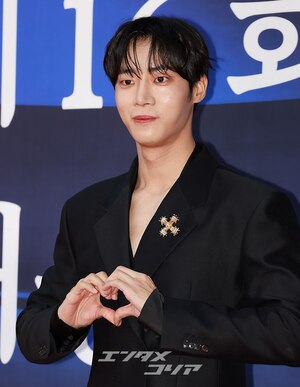 【フォト】スーツ姿がステキなチュ・ヨンウ、文化体育観光部長官表彰受ける