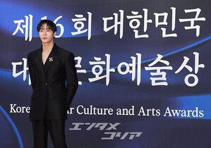 【フォト】スーツ姿がステキなチュ・ヨンウ、文化体育観光部長官表彰受ける