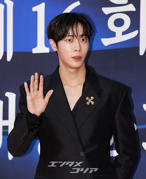 【フォト】スーツ姿がステキなチュ・ヨンウ、文化体育観光部長官表彰受ける