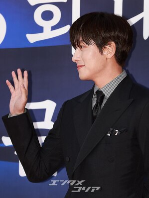 【フォト】穏やかな表情のチ・チャンウク、文化体育観光部長官表彰受ける