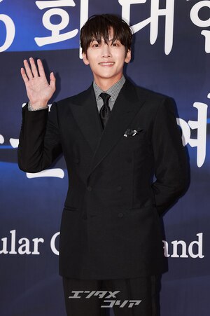 【フォト】穏やかな表情のチ・チャンウク、文化体育観光部長官表彰受ける