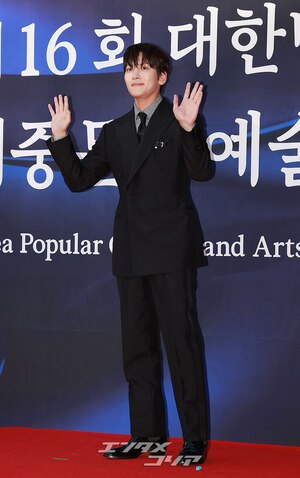 【フォト】穏やかな表情のチ・チャンウク、文化体育観光部長官表彰受ける