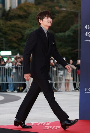 【フォト】穏やかな表情のチ・チャンウク、文化体育観光部長官表彰受ける