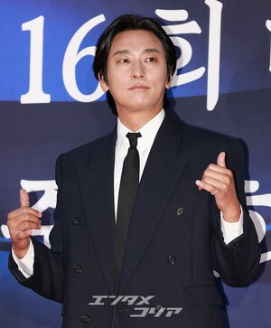 【フォト】首相表彰受けたチュ・ジフン、オーラ放つ