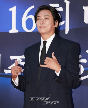 【フォト】首相表彰受けたチュ・ジフン、オーラ放つ