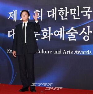 【フォト】首相表彰受けたチュ・ジフン、オーラ放つ