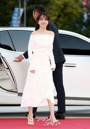 【フォト】首相表彰受けたパク・ボヨン、ラブリーな魅力