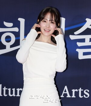 【フォト】首相表彰受けたパク・ボヨン、ラブリーな魅力